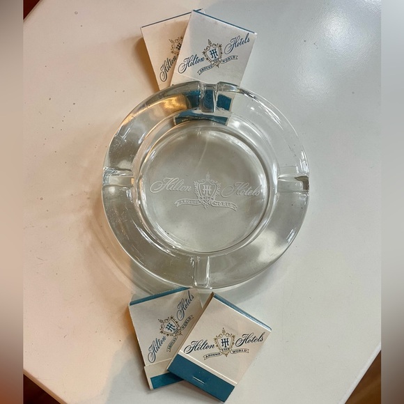 Hilton Hotels Around The World Souvenir Matchbooks (4) & Matching Ashtray Lot - Picture 6 of 7